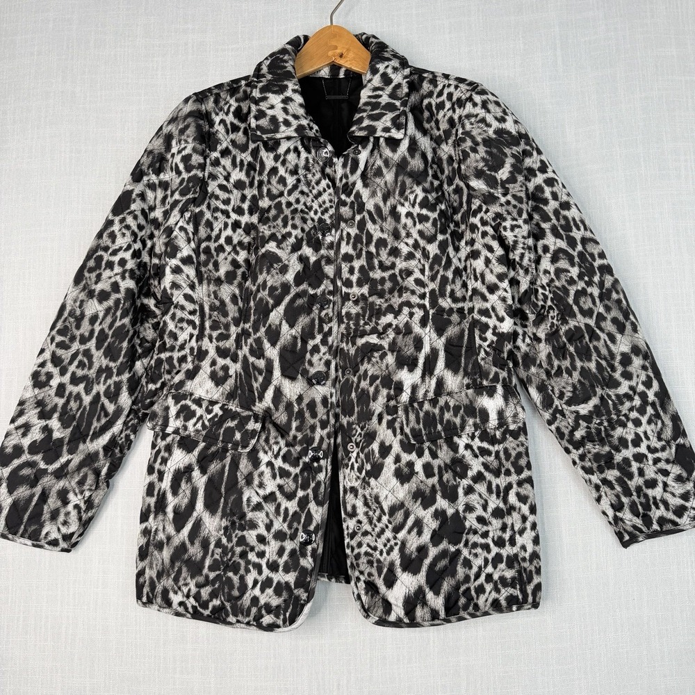 Chico's Quilted Snow Leopard Print Jacket Size Small Black Gray Snap Front Puff